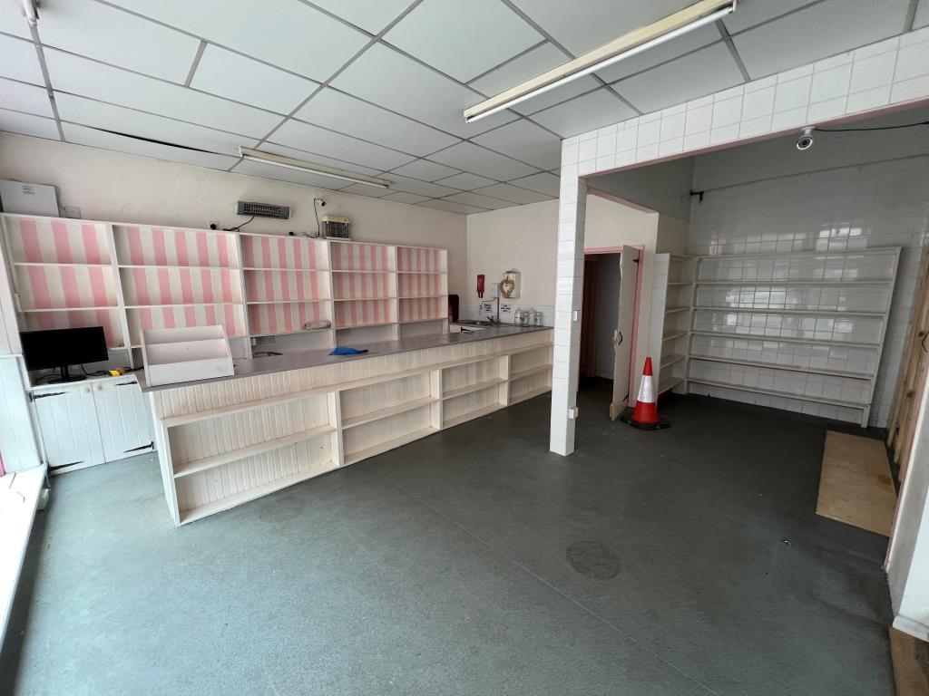 Lot: 77 - FREEHOLD BLOCK COMPRISING TWO/THREE LOCK-UP SHOPS - Internal trading area